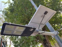 Đèn Led năng lượng mặt trời 200W (Pin 6V - 30W)